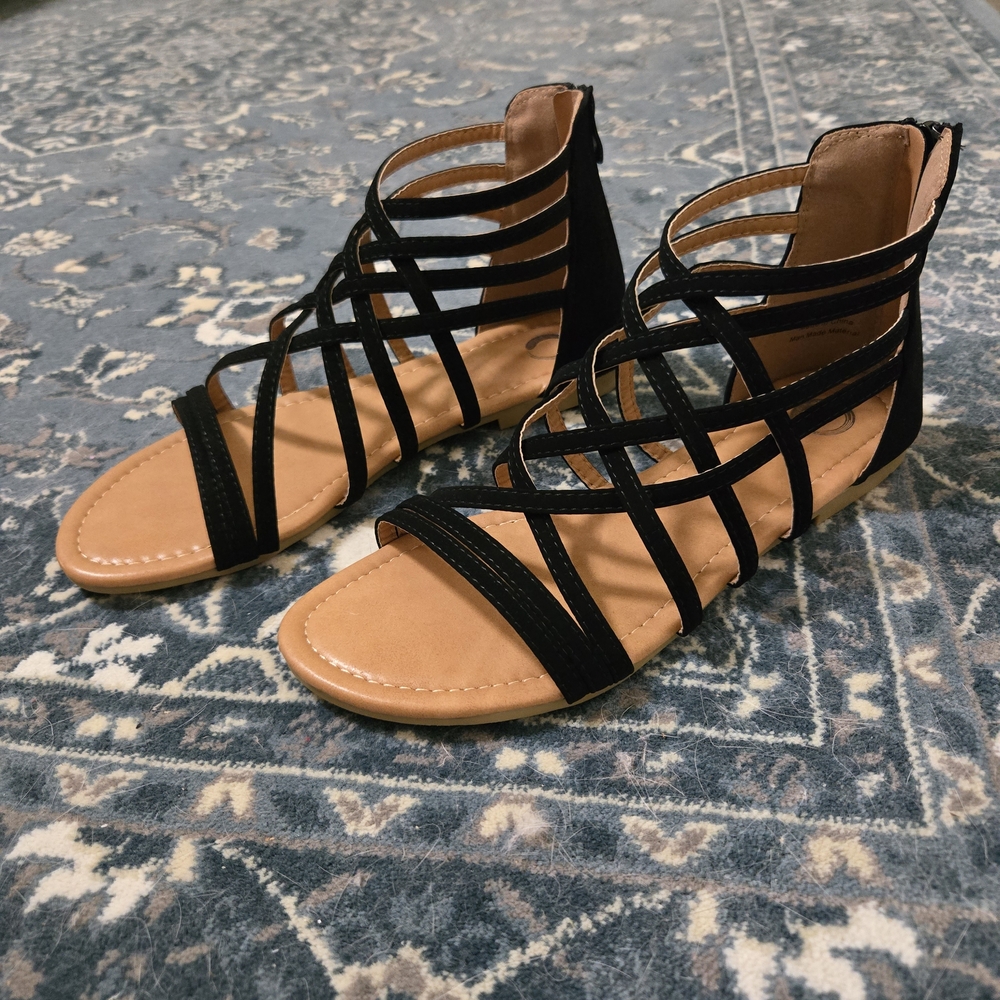 NWOT Women's Black Strappy Sandals